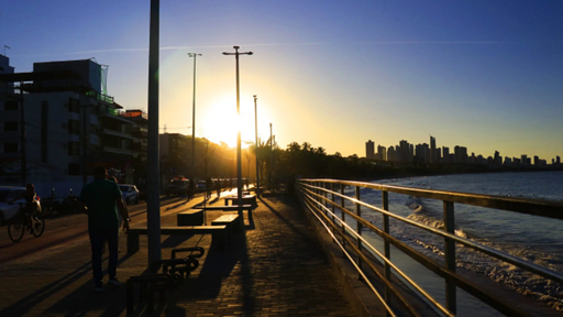 Falésias e Mar Azul