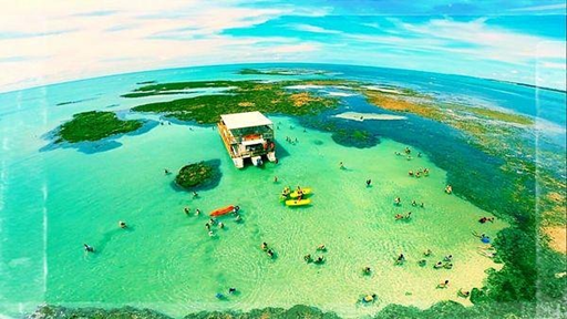 Falésias e Mar Azul